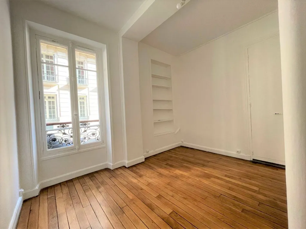 A vendre studio place de l'Etoile Paris 75017