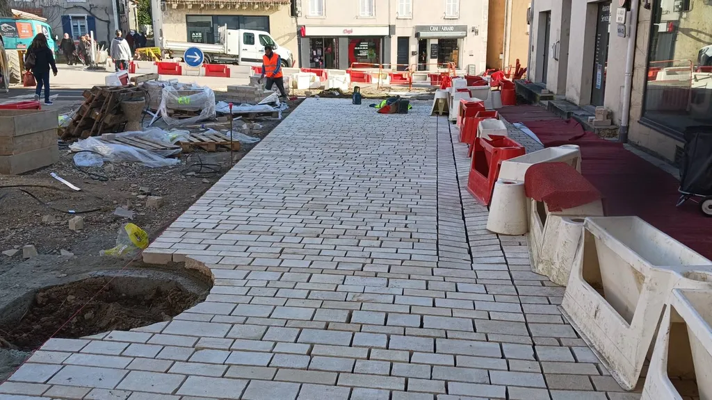 Pavés calcaire drainant à ergo joints gravillonnés