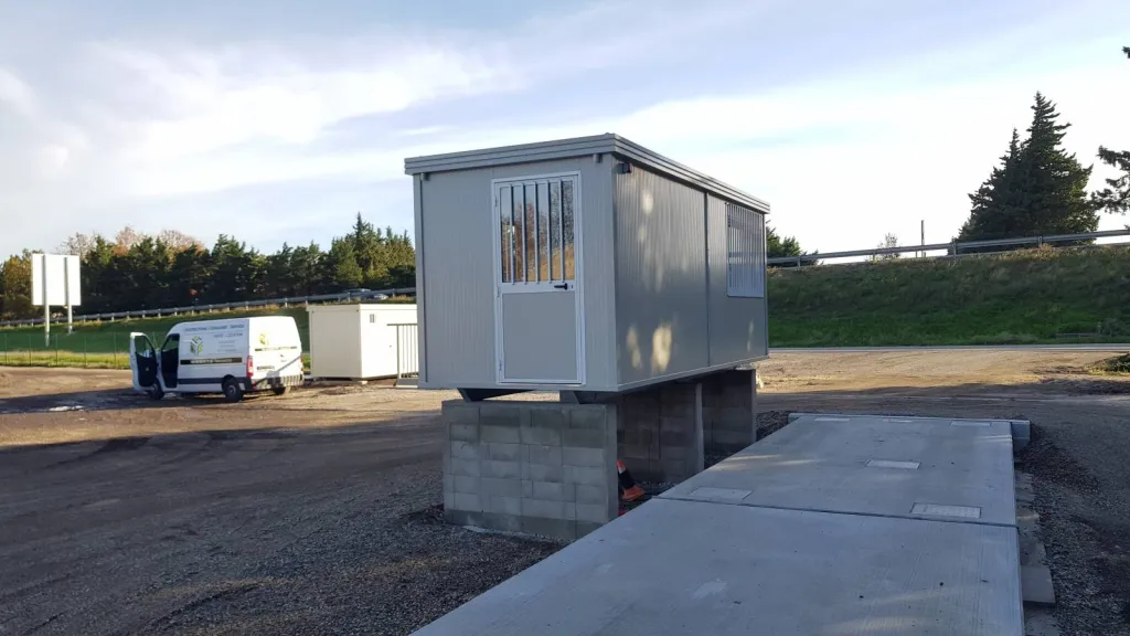 réalisation d'un pont bascule pour un centre de recyclage de gravât en constructions modulaires à Monteux