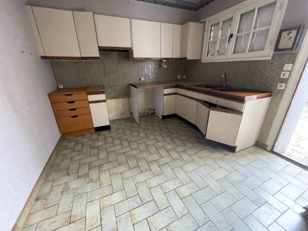 A saisir maison à rafraîchir de 121 m² habitable sur la commune de CAUDEBEC LES ELBEUF