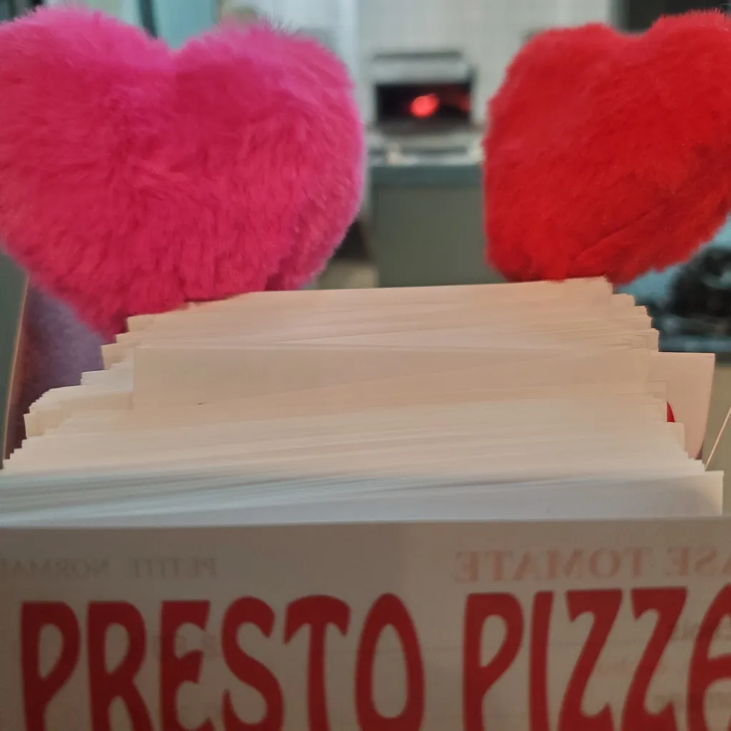 10 pizzas achetées en taille normale =, la 11ème offerte presto pizza salon en livraison gratuite dés 8eu  de commande ou à emporter