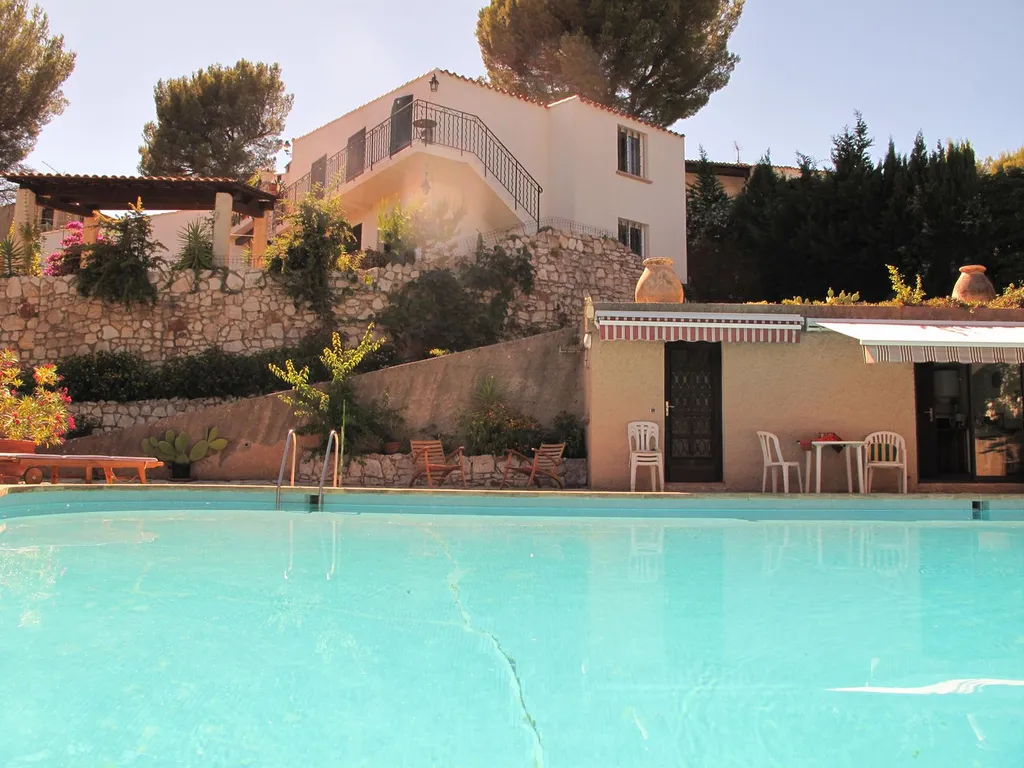 Cassis à vendre maison au calme, piscine