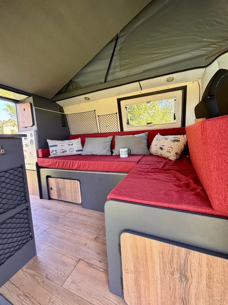 Location de véhicules de loisirs type van ou fourgon aménagé entre Nîmes et Montpellier en région Occitanie