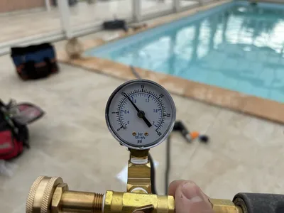 Faire localiser une fuite sur piscine polyester sans casse ni vidange par un spécialiste à Bègles en Gironde