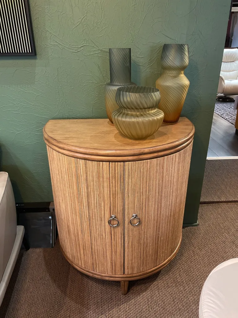 Bahut demi Lune acajou et rotin