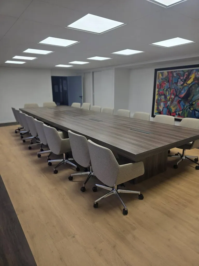Table de réunion bois T45 pour 16 personnes à Nîmes dans le Gard