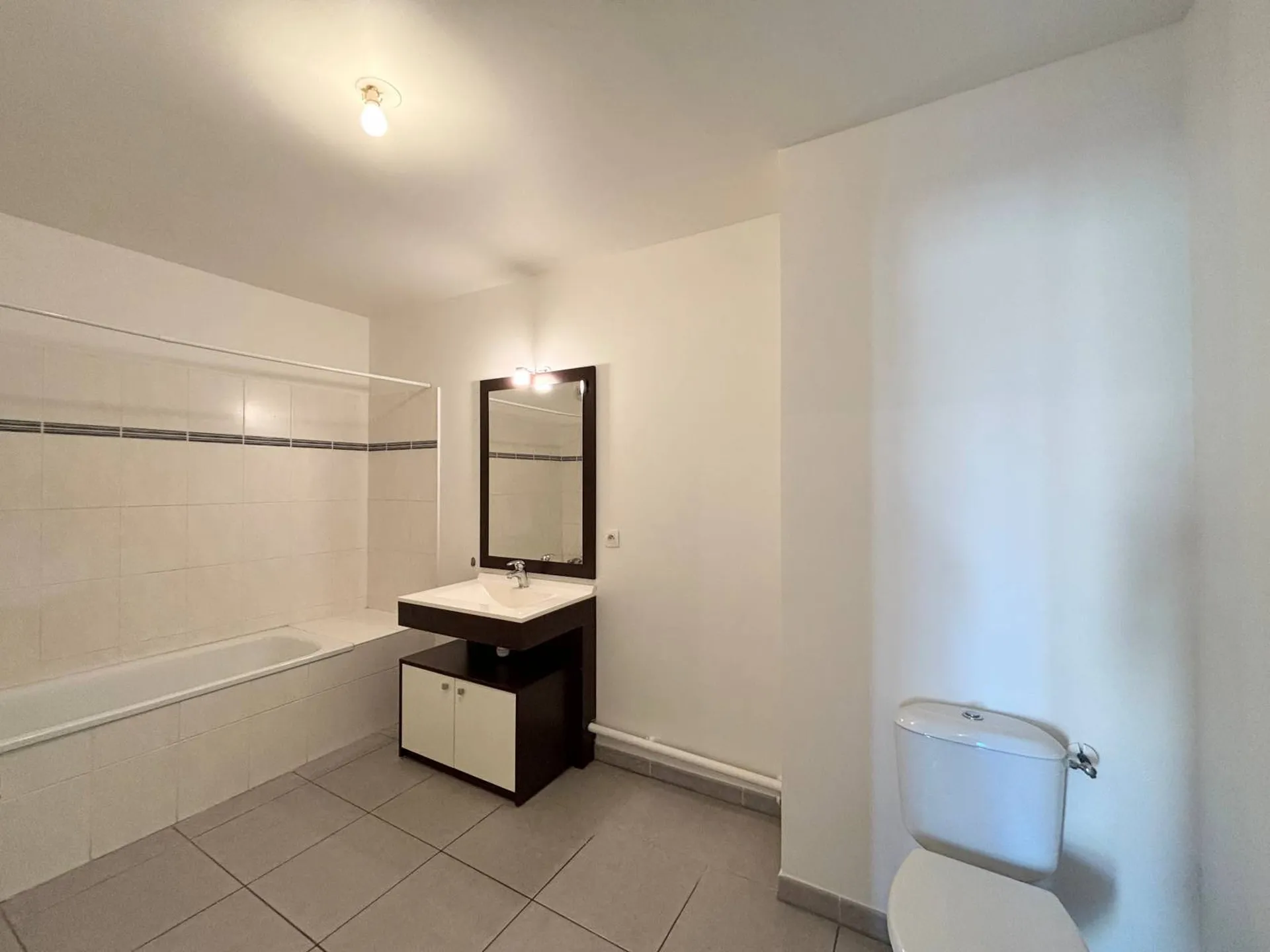 Proche des commerces Marseille 13010