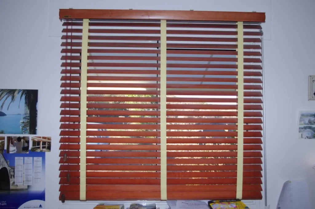 Store vénitien lame bois Mollans 