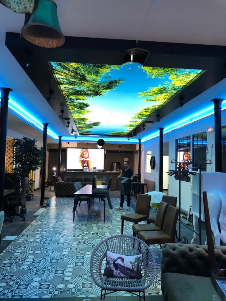 Agencement complet d'un hôtel à Mérignac (des chambres à la salle de réception)