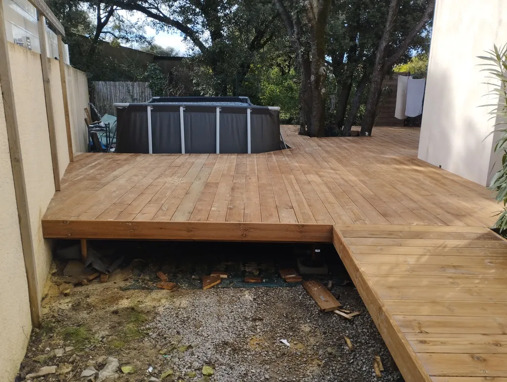 après travaux réalisation du terrasse sur plot pvc a coter de Montpellier 