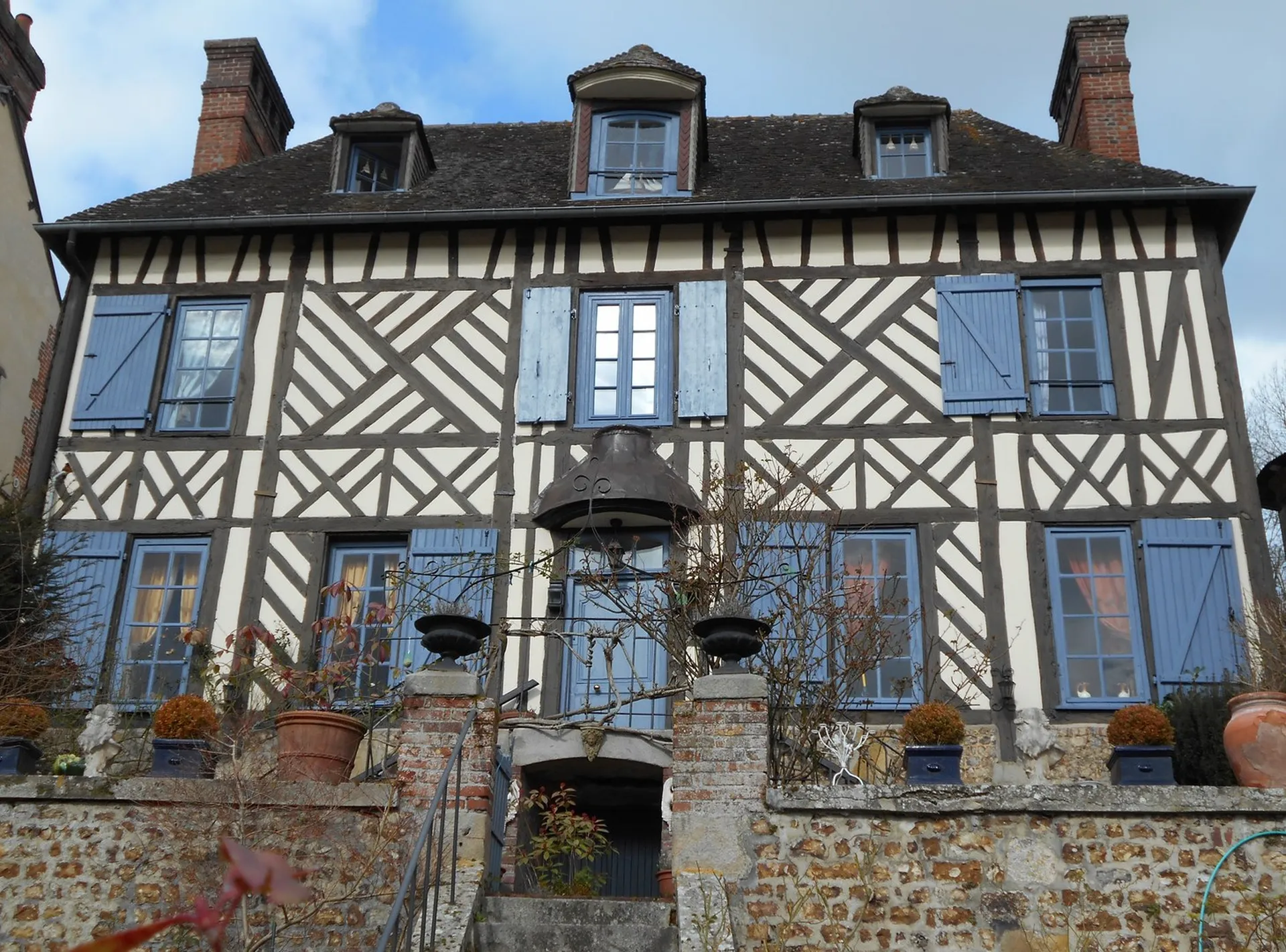 MAISON DE VILLE A VENDRE, REGION BERNAY, EURE 27