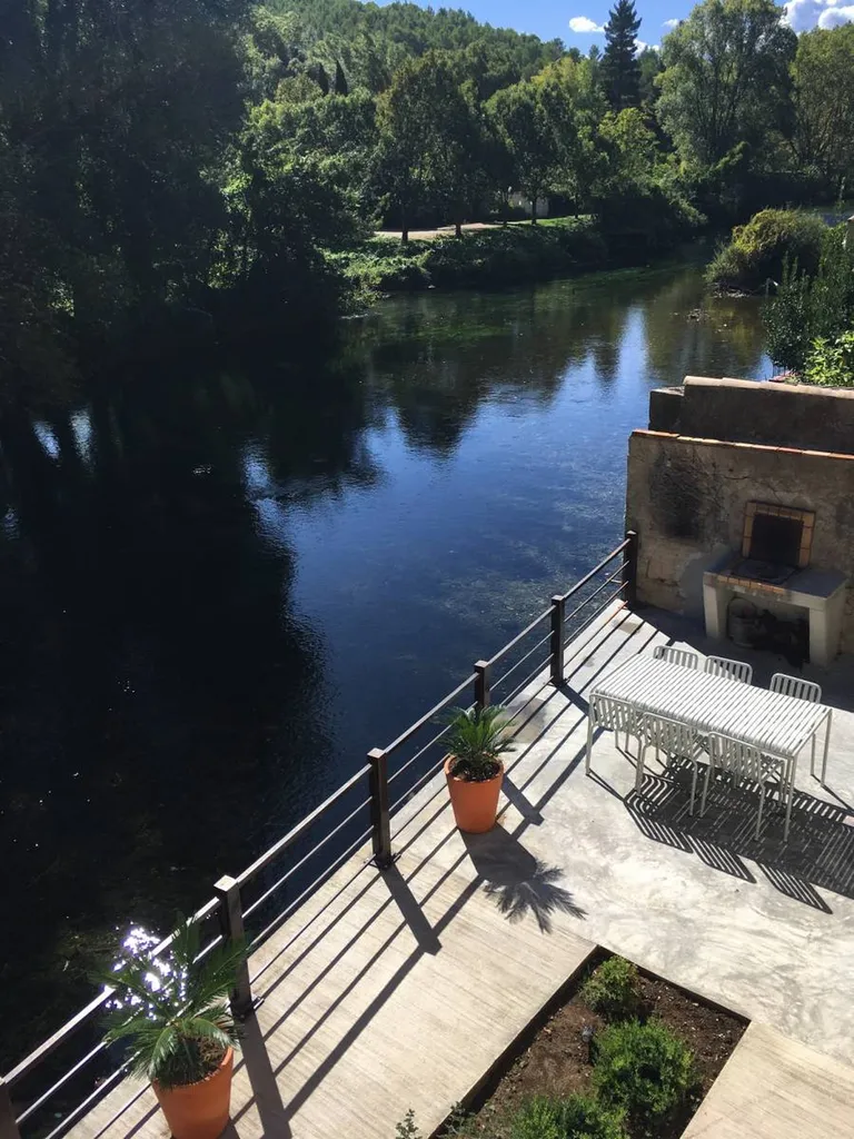 Aménagement de terrasses en béton à L'Isle sur la Sorgue