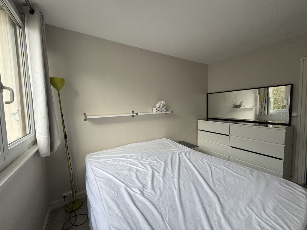 Location Le Pecq d'un appartement meublé, balcon une vue dégagée un gardien, ascenseur