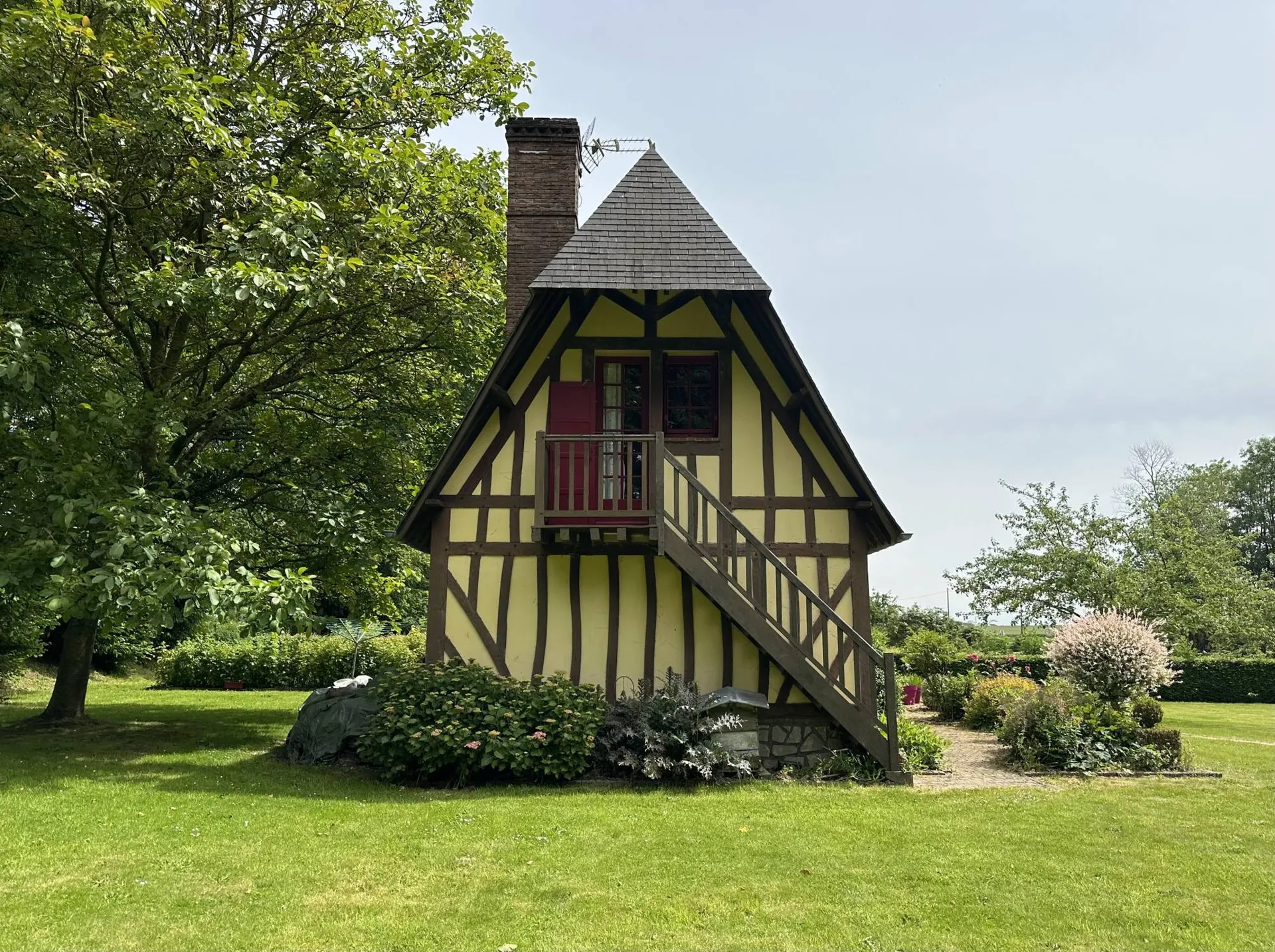 À vendre avec Chambre au rez-de-chaussée – Parfaite pour une vie de plain-pied, accessible et confortable.