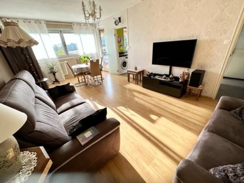 À vendre appartement au 4eme étage avec ascenseur sur la commune de Saint-Pierre Les Elbeuf