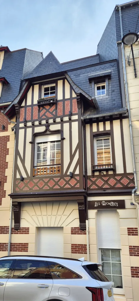 Rénovation de ravalement de colombages avec imitation briques à Deauville Trouville près de Caen