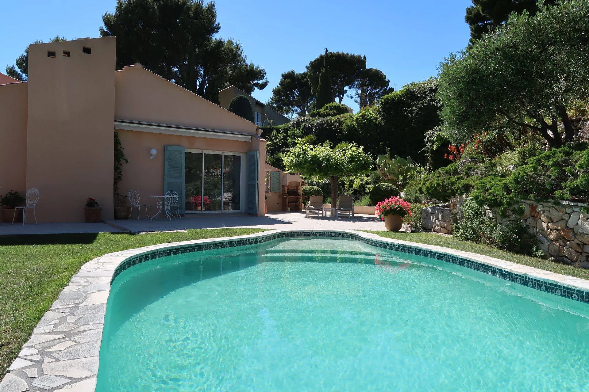 Cassis Villa vue mer avec piscine, studio indépendant et garage dans parc sécurisé avec tennis