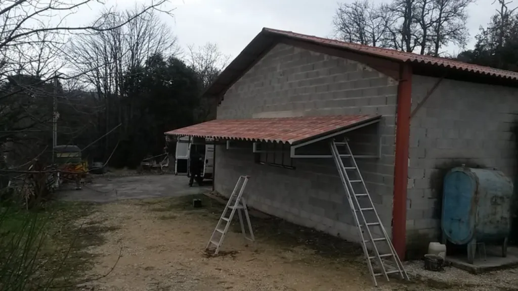 Structure métallique auvent prés de Vaison la romaine 