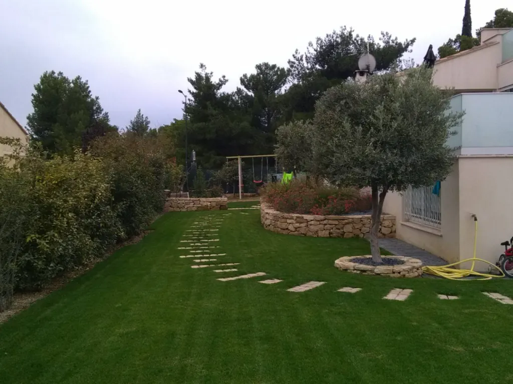 amenagement jardin Cornillon Confoux 13250