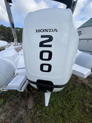 Toni Marine vous propose à la vente ce moteur Honda Marine 200 CV d'occasion disponible à La Londe les Maures près de Hyères