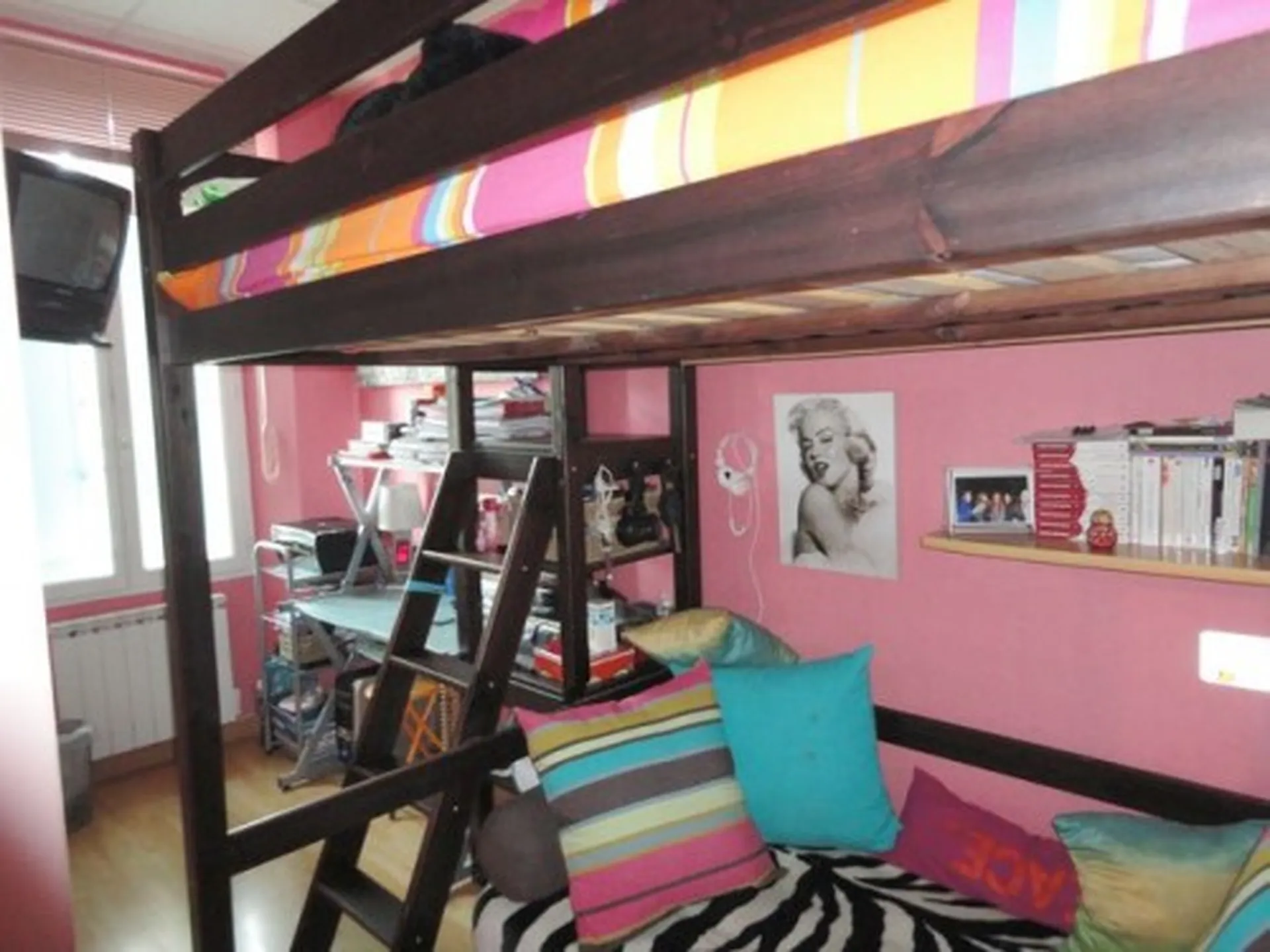  Logement à vendre 3 Roquefort La Bédoule 1er et dernier étage AU COEUR DU VILLAGE