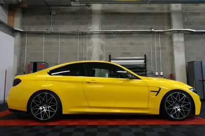 Covering BMW M4 haut de gamme personnalisation totale film premium protection carrosserie sportive à Clermont-Ferrand professionnel local