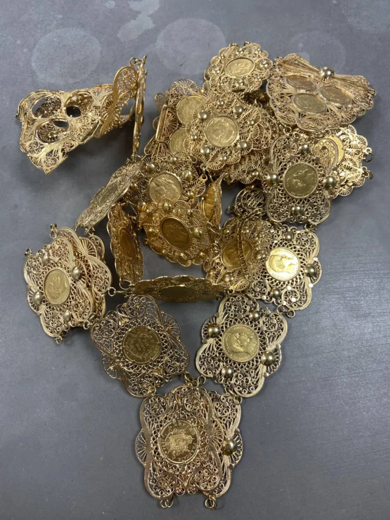 ceinture orientale en or avec piéces d'or