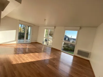 Appartement comprenant une cave, une place de parking et une loggia