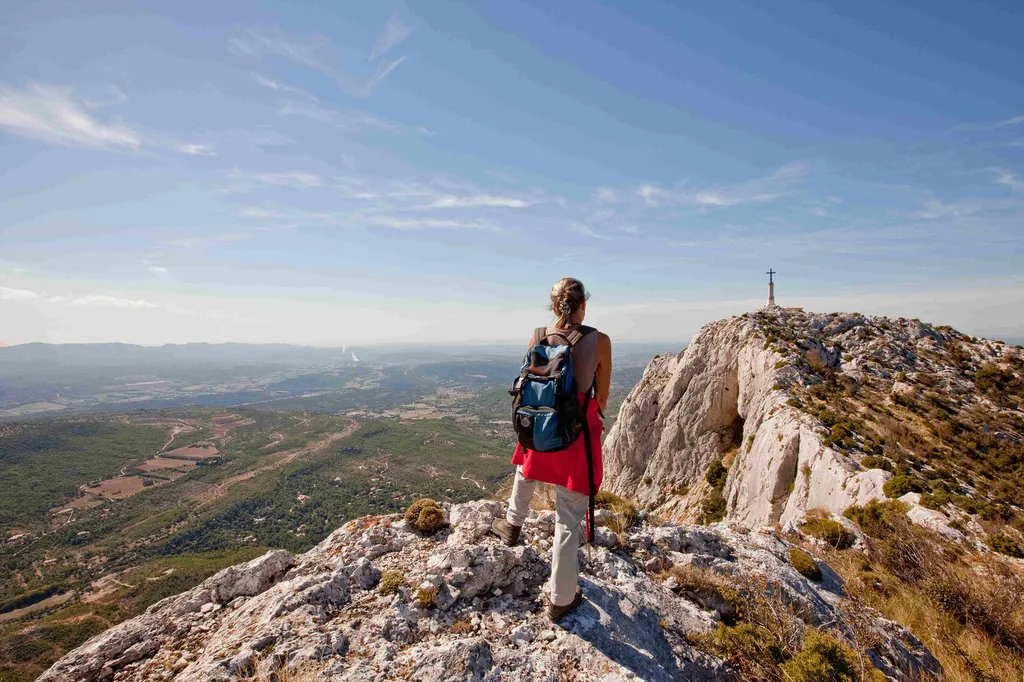Itinéraire : 5 Balades Randonnée Incontournables dans le Luberon pour Respirer la Provence. 