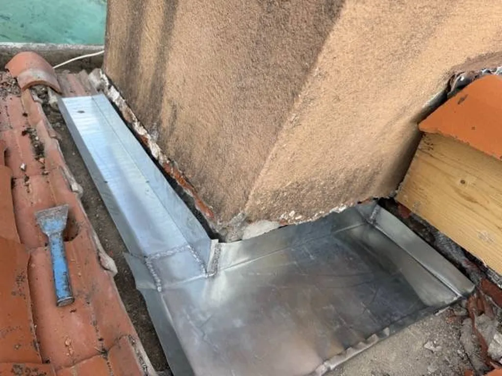 Travaux de couverture sur un bâtiment par une entreprise professionnelle à Nantes en Loire Atlantique