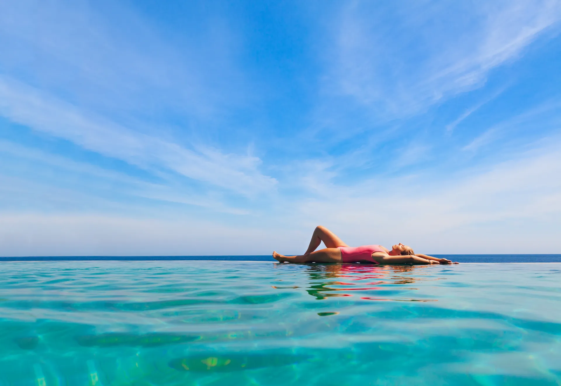 Détente, relaxation, faites construire votre piscine dans les Alpes Maritimes