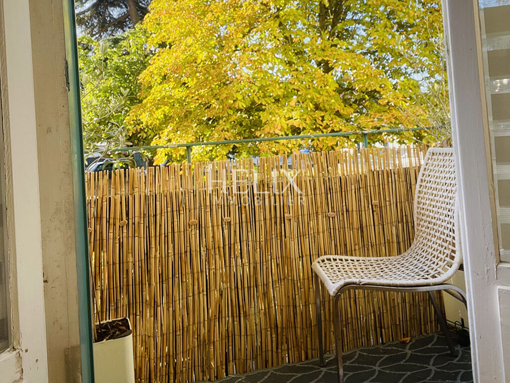 Dans un environnement paisible, au coeur de la nature, proche de toutes les commodités, 