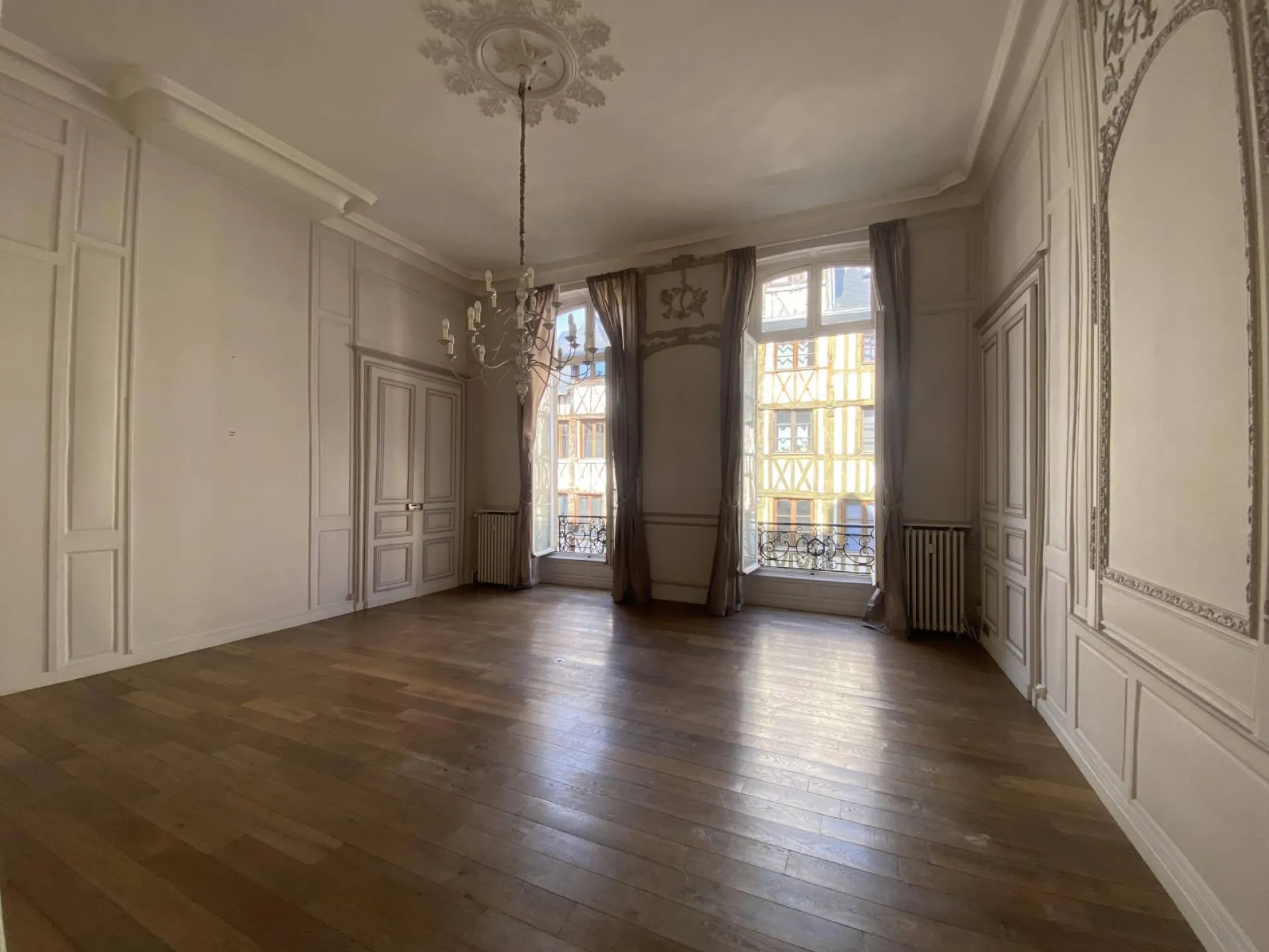 Bel appartement 4 chambres avec parking et ascenseur - Hôtel de Ville de Rouen