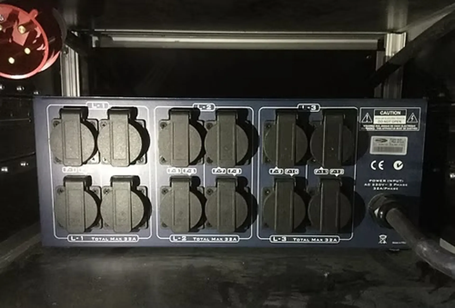 BLOC ALIMENTATION 32A TRI VERS 12X 16A MONO