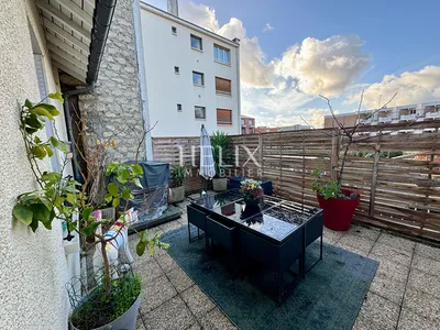 Le Vésinet Centre appartement avec une terrasse possible d'agrandir par les combles.