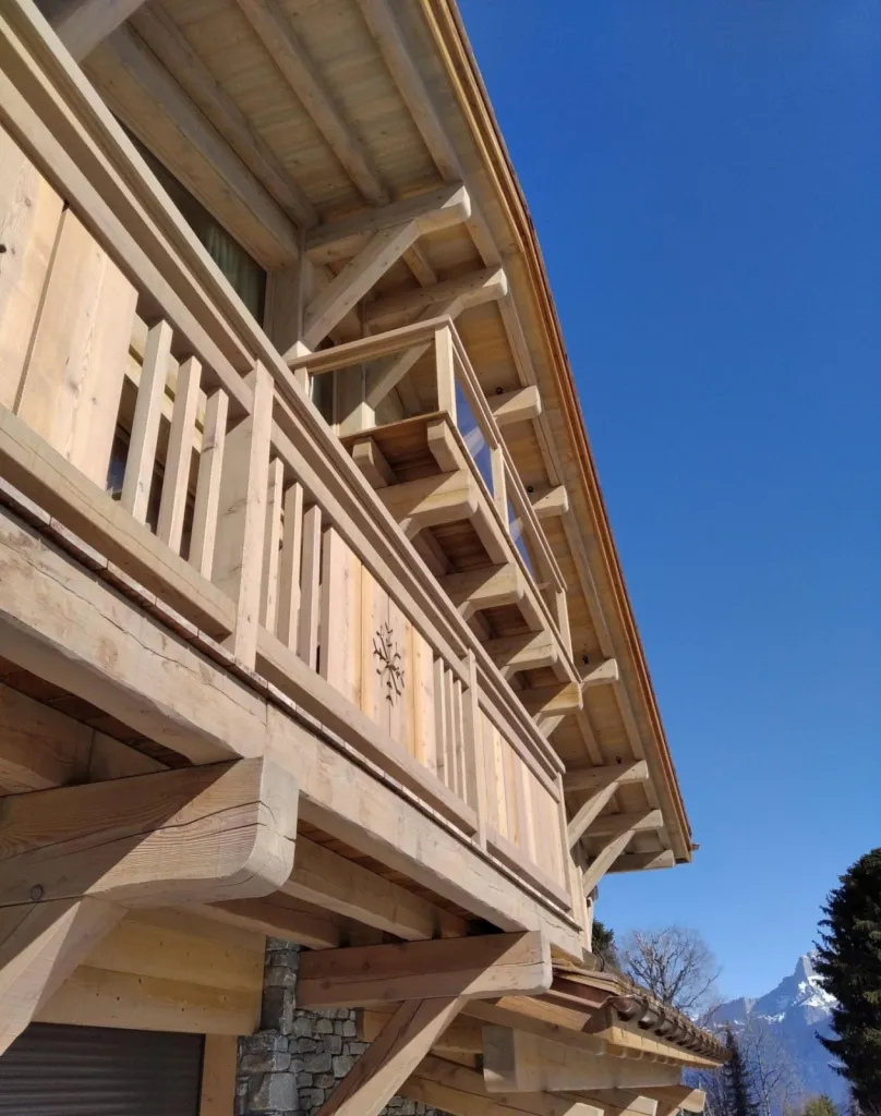 Réalisation d'un chalet bois contemporain sur mesure à Combloux en Haute-Savoie avec vue magnifique sur le Mont-Blanc