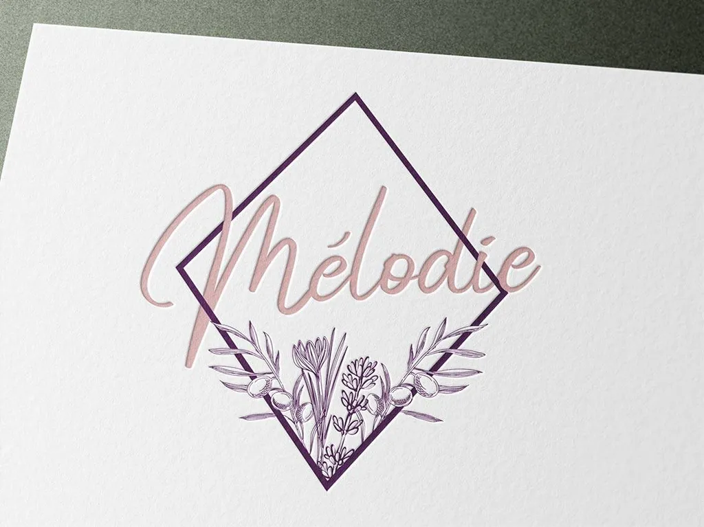 création de logo féminin floral par graphiste freelance pro Draguignan