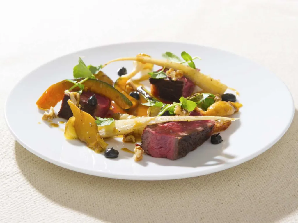 Reportage photographique culinaire à Lyon présentation de la recette sur assiette du chef Adrien Ferrand