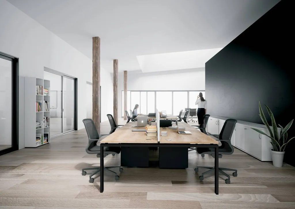 Bureaux partagés face à face dans open-space à Nîmes