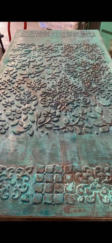 ENDUIT EN RELIEF ET PATINE BRONZE OXYDE  TERRE DU MONDE