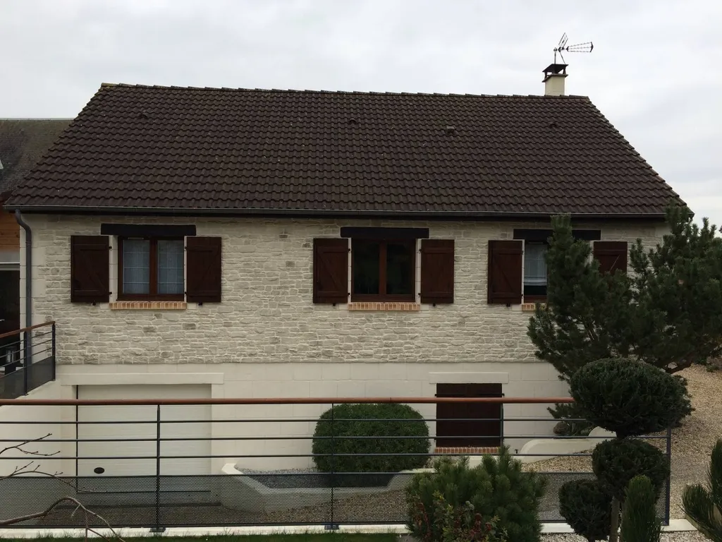 Créer de la fausse pierres en enduit proche de pont de l'arche 27