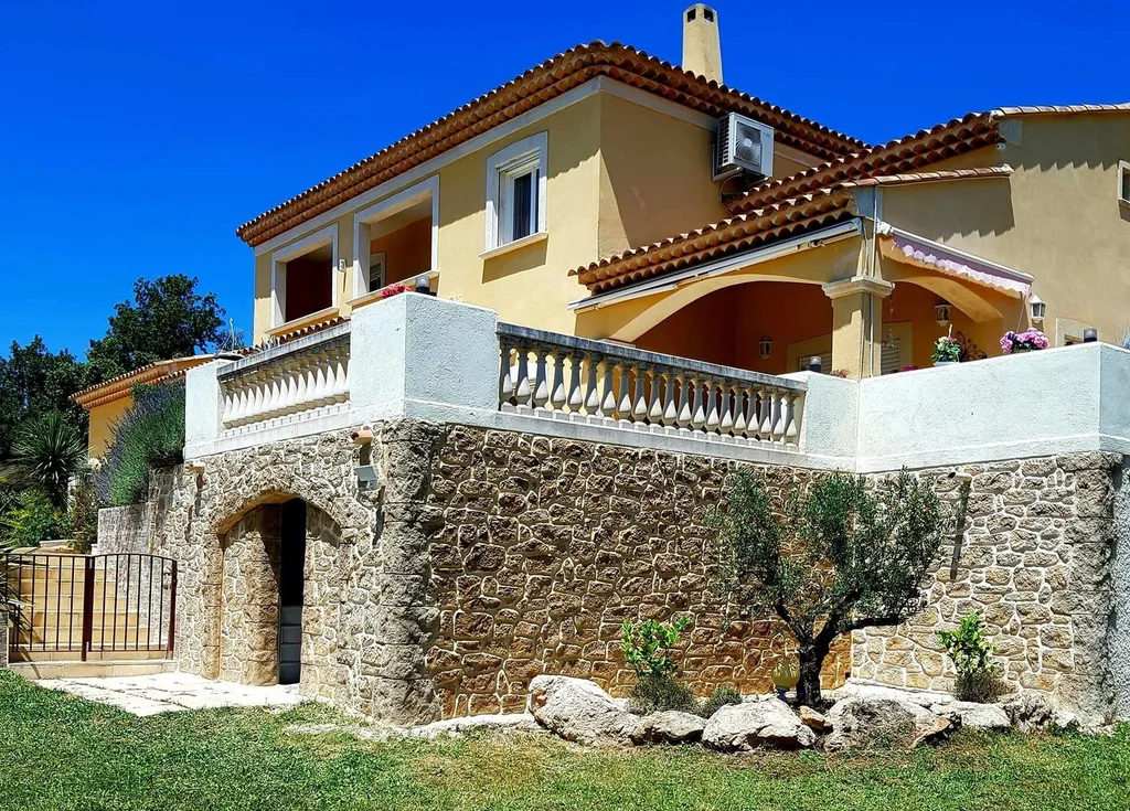 Votre expert rénovation et décoration, spécialiste du crépi et de l'enduit extérieur pour vos murs et façades