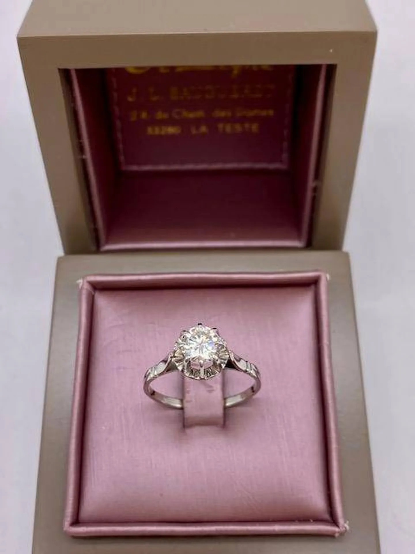 Bague solitaire diamant de 0.7 carat sur or blanc 750/1000ème en dépôt vente chez Or Ligne à La Teste de Buch