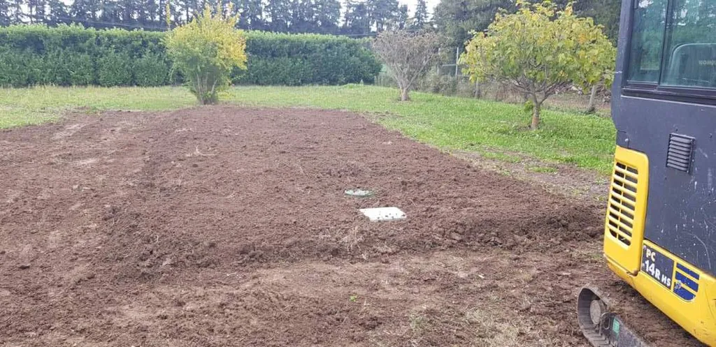 Finition terre végétale d'un épandage à Pertuis