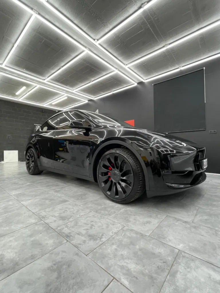 Protection PPF XPEL intégral Tesla Model Y Performance à Cannes sur la Côte d’Azur.