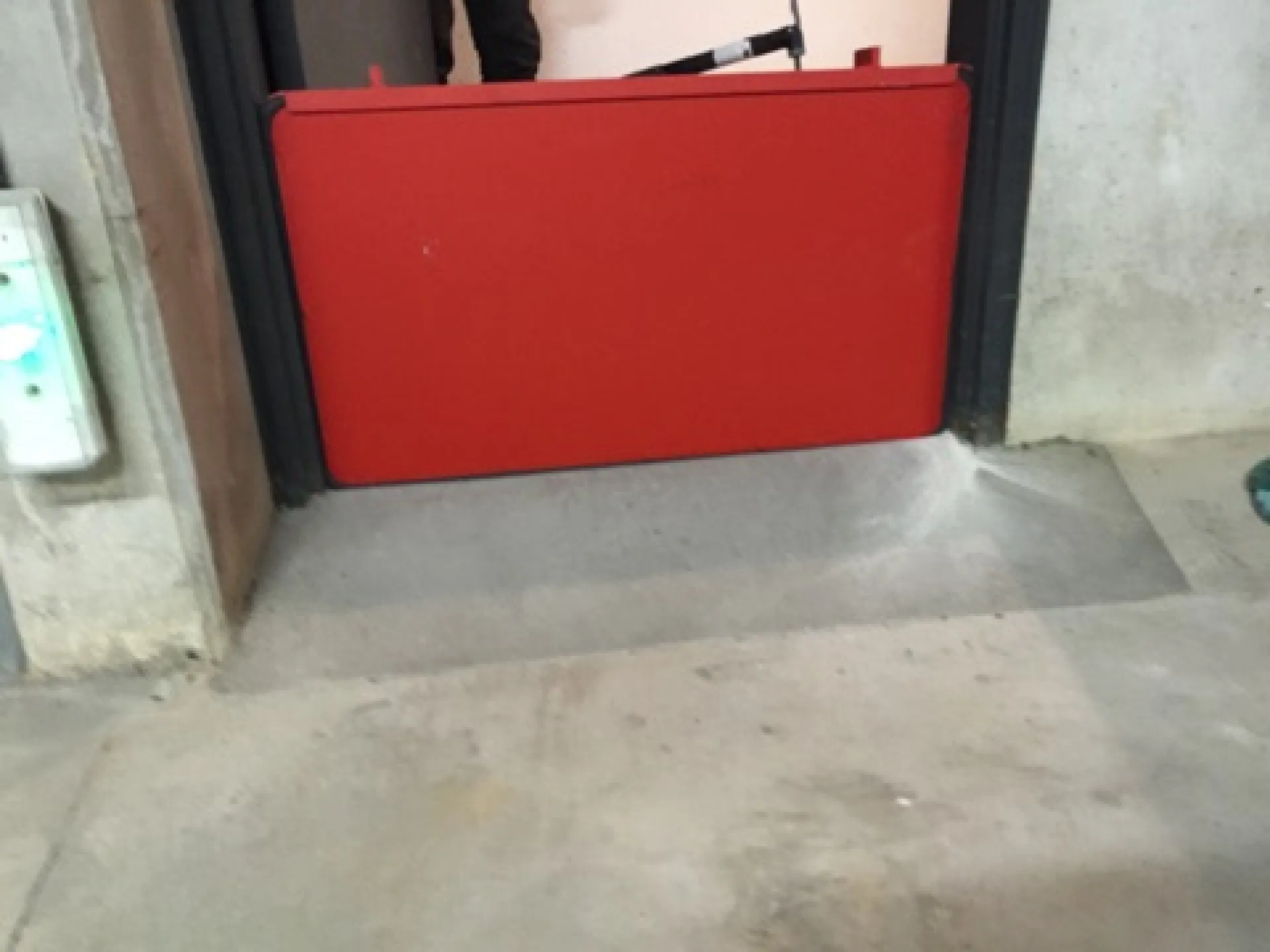 FABRICATION ET POSE DE BARRIERE ANTI INONDATION  BATARDEAUX SUR MESURE MARTIGUES BOUCHES DU RHONE