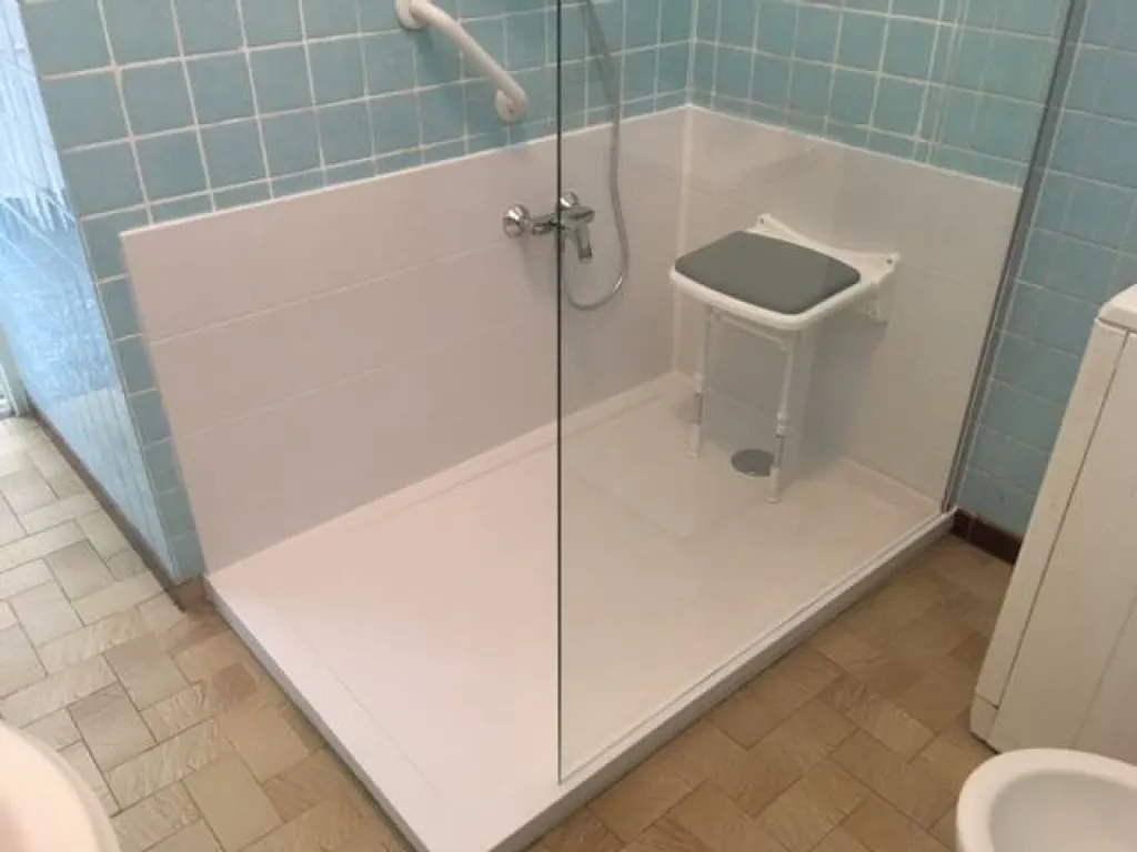Remplacement baignoire par douche sénior sécurisée à Villeurbanne, Rhône (69)