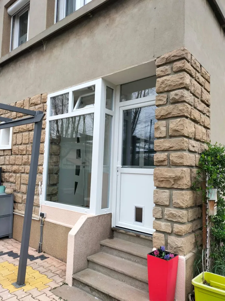 Pose d'un sas d'entrée de sécurité dans une maison à Villeurbanne