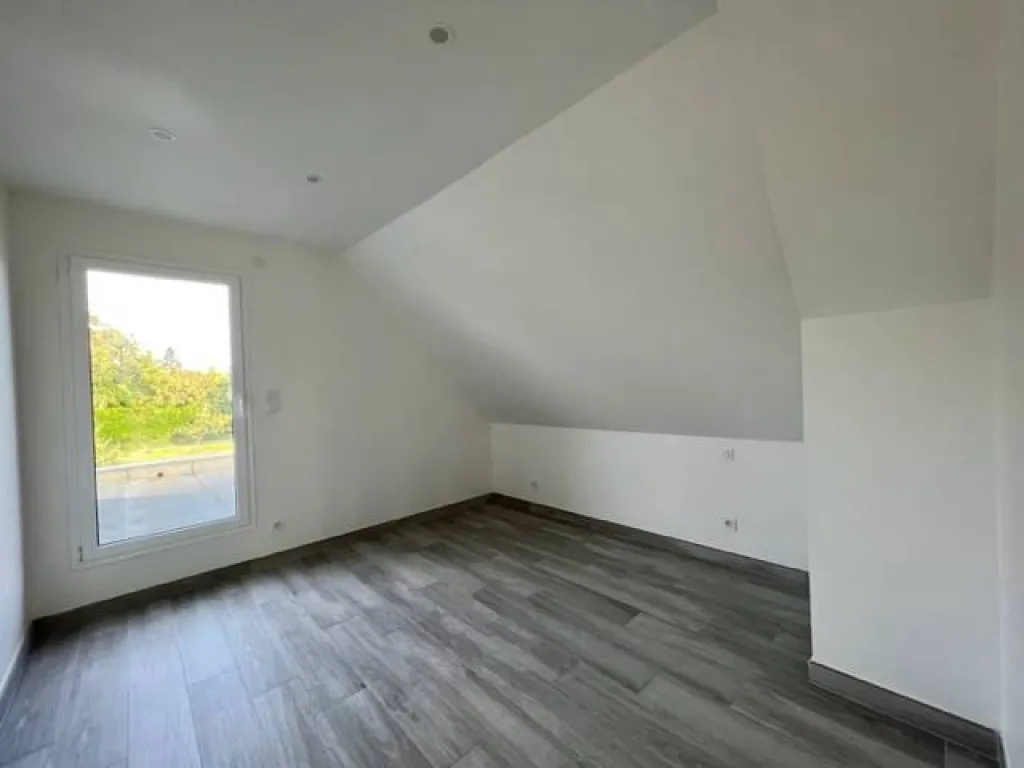 A saisir maison neuve de 170 m² habitables édifiée sur 680 m² de terrain sur la commune des DAMPS 27340