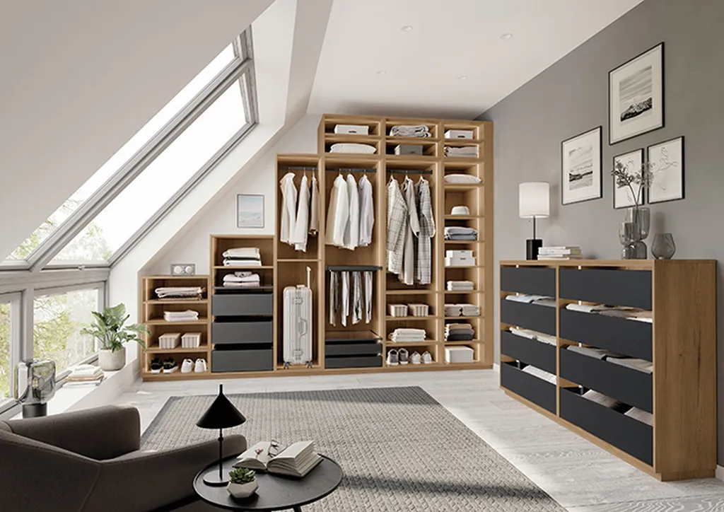Dressing sur mesure sous pente pour optimiser l'espace de rangement dans le Nord de Toulouse